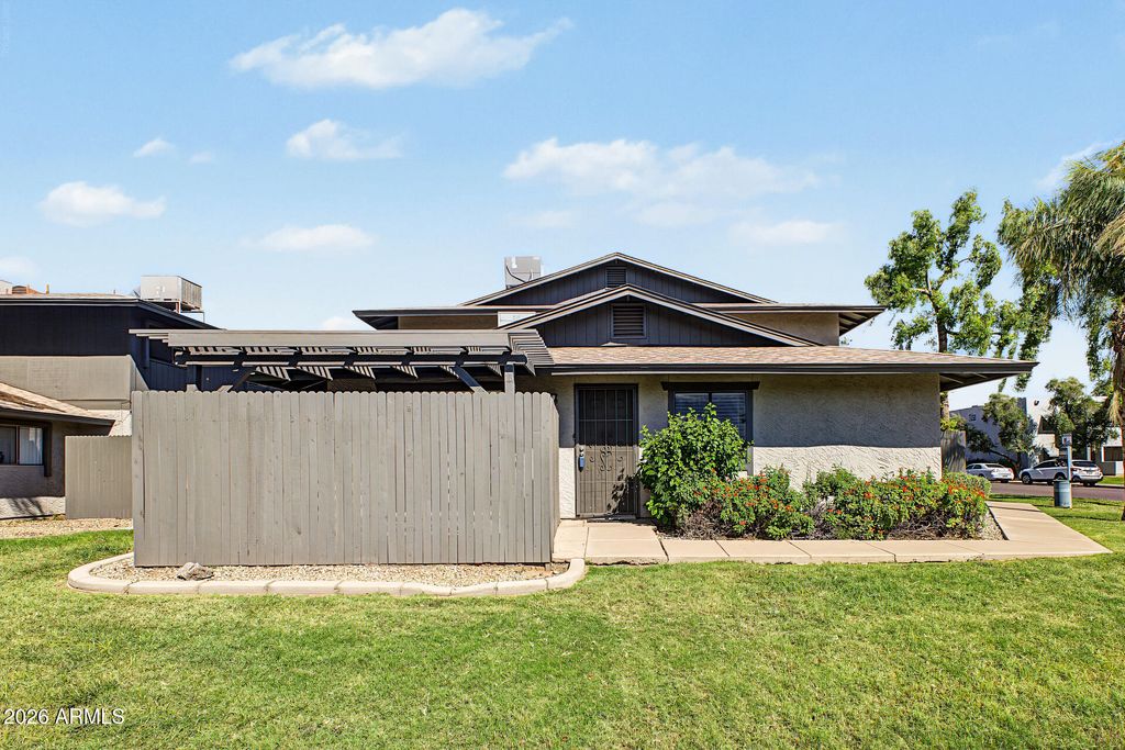 286 W PALOMINO Drive 13, Chandler, AZ 85225 — exterior