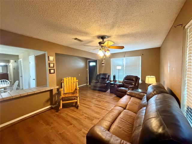 305 S 1st Street, Crandall, TX 75114