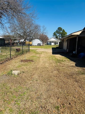 305 S 1st Street, Crandall, TX 75114