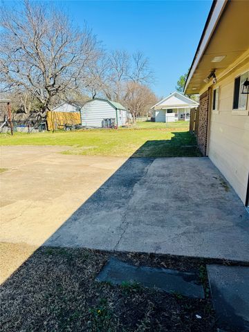 305 S 1st Street, Crandall, TX 75114