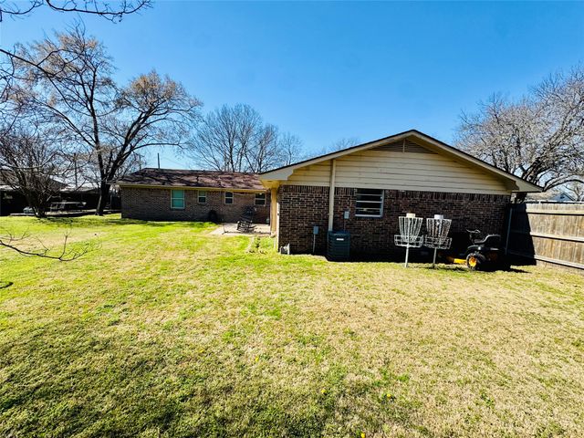 305 S 1st Street, Crandall, TX 75114