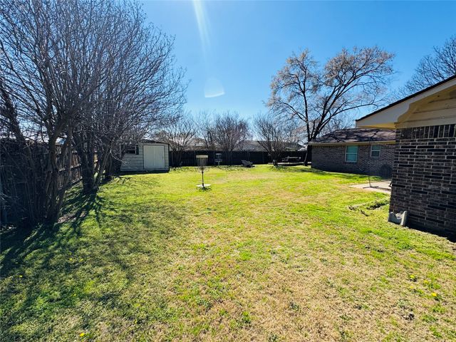 305 S 1st Street, Crandall, TX 75114