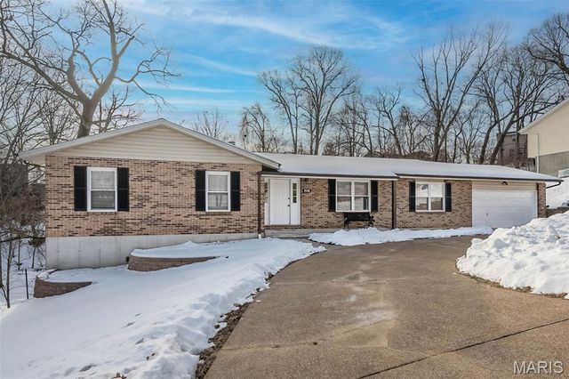 5182 N Royale Drive, Imperial, MO 63052