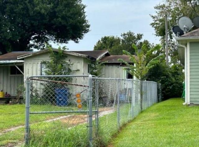 429 17th Avenue N, Texas City, TX 77590