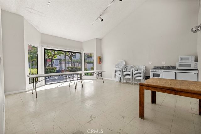 25019 Peachland Avenue 137, Newhall, CA 91321