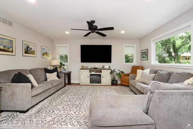 3209 Highland Circle, Manhattan, KS 66503