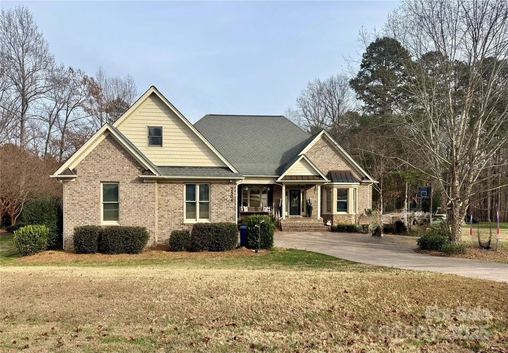 2504 Stoneview Court, Denver, NC 28037