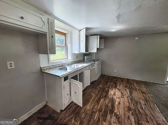 7126 Pineview Drive, Covington, GA 30014