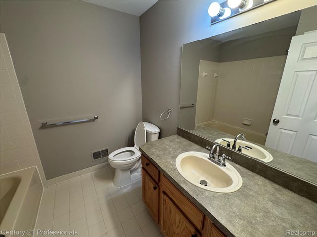 1200 SARATOGA Boulevard, Commerce Charter Township, MI 48390