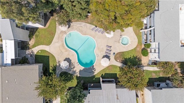 21800 Schoenborn 126, Los Angeles, CA 91304