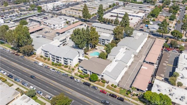 21800 Schoenborn 126, Los Angeles, CA 91304