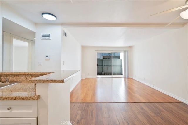 21800 Schoenborn 126, Los Angeles, CA 91304