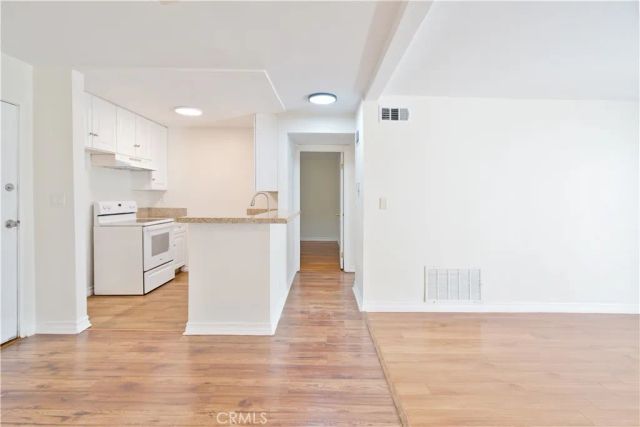21800 Schoenborn 126, Los Angeles, CA 91304