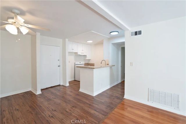 21800 Schoenborn 126, Los Angeles, CA 91304