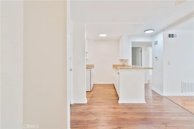 21800 Schoenborn 126, Los Angeles, CA 91304