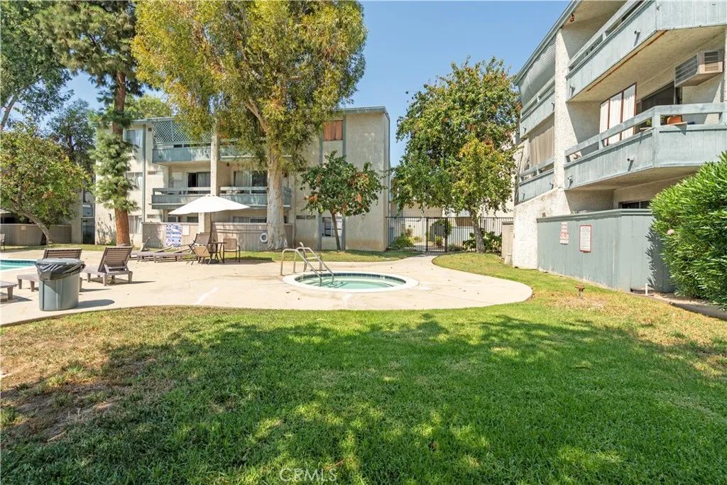 21800 Schoenborn 126, Los Angeles, CA 91304