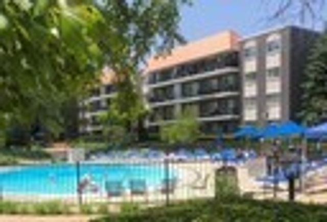 4940 Foster Street 304, Skokie, IL 60077