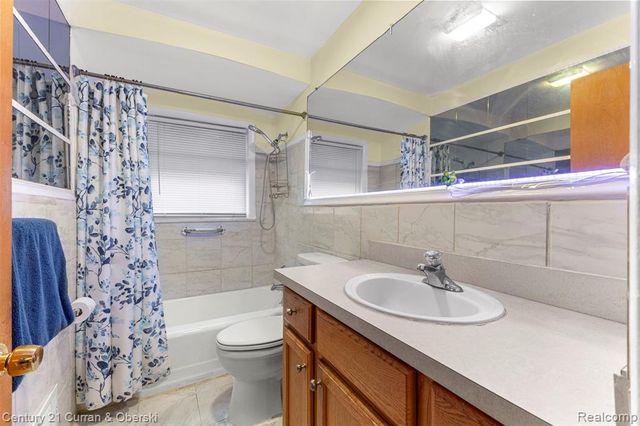 26657 W Chicago, Redford, MI 48239