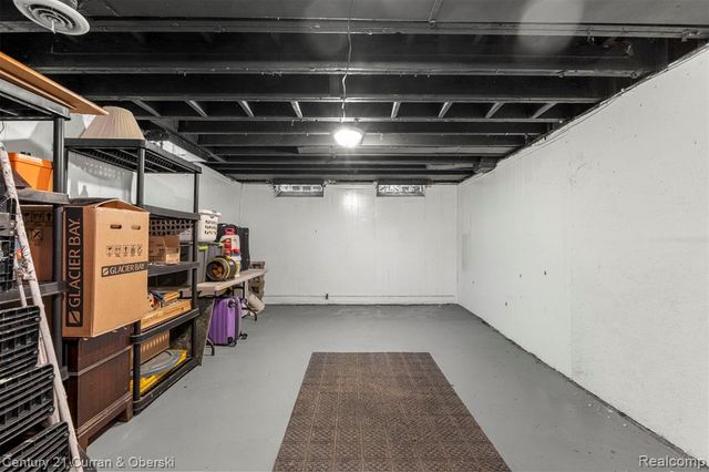26657 W Chicago, Redford, MI 48239