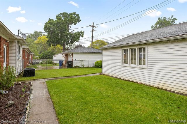 26657 W Chicago, Redford, MI 48239