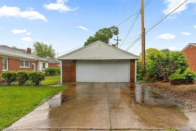 26657 W Chicago, Redford, MI 48239