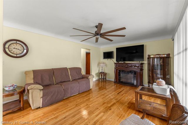 26657 W Chicago, Redford, MI 48239
