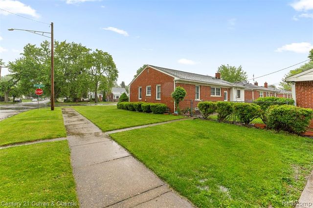 26657 W Chicago, Redford, MI 48239