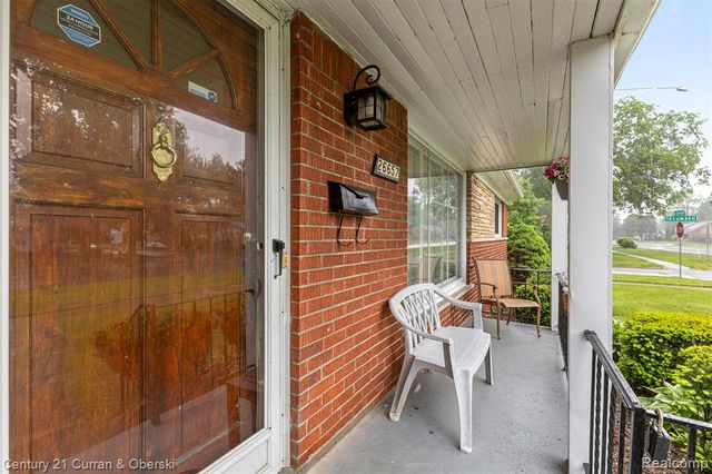 26657 W Chicago, Redford, MI 48239