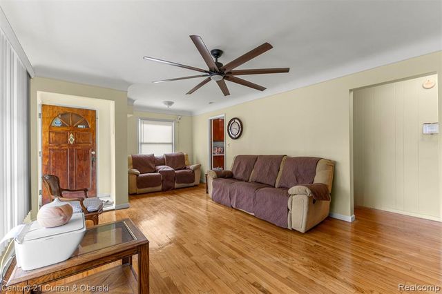 26657 W Chicago, Redford, MI 48239