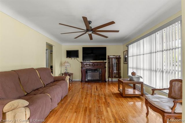 26657 W Chicago, Redford, MI 48239
