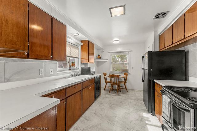 26657 W Chicago, Redford, MI 48239