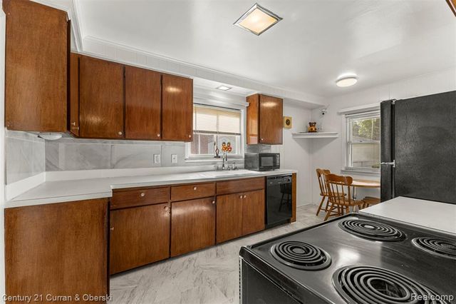 26657 W Chicago, Redford, MI 48239
