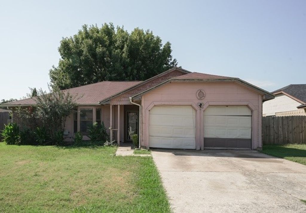 2641 Berkshire Lane, Grand Prairie, TX 75052
