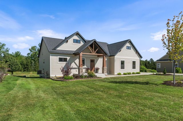 6691 Yamoto Way, Fennville, MI 49408
