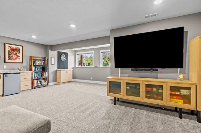 6691 Yamoto Way, Fennville, MI 49408