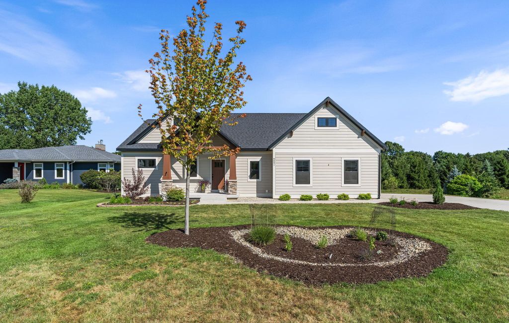 6691 Yamoto Way, Fennville, MI 49408