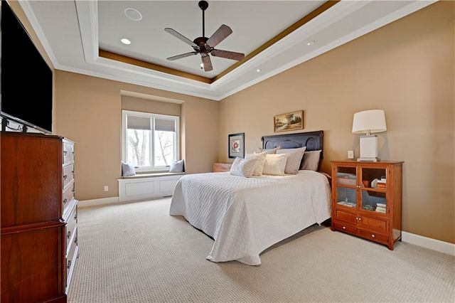 16661 S Country Club Drive, Loch Lloyd, MO 64012