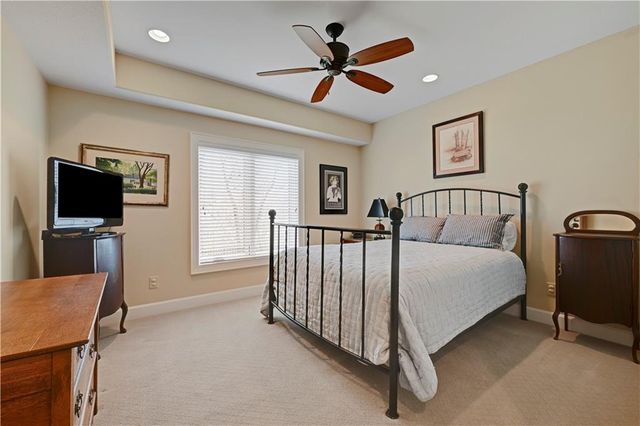 16661 S Country Club Drive, Loch Lloyd, MO 64012