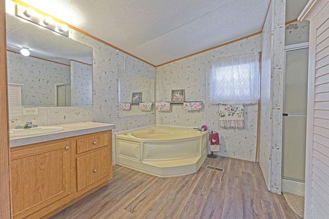 22072 Melissa Lane, Harrah, OK 73045