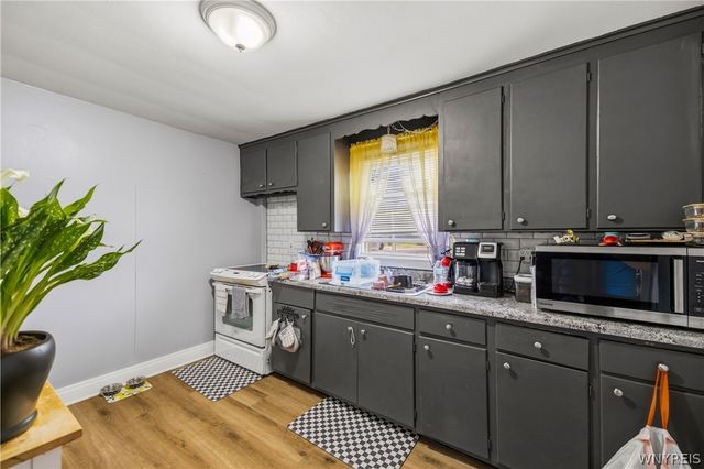 328 Ferry Avenue, Niagara Falls, NY 14301