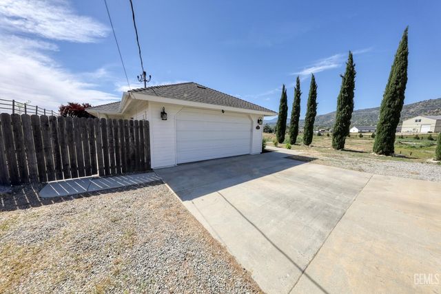 20674 Pinon Canyon Drive, Tehachapi, CA 93561