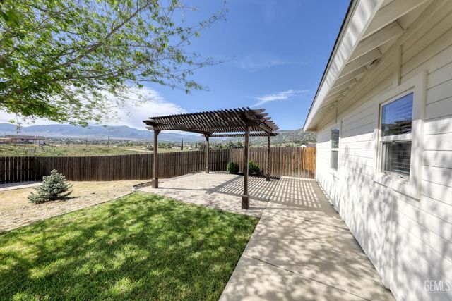 20674 Pinon Canyon Drive, Tehachapi, CA 93561