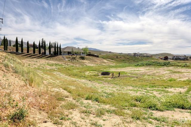 20674 Pinon Canyon Drive, Tehachapi, CA 93561