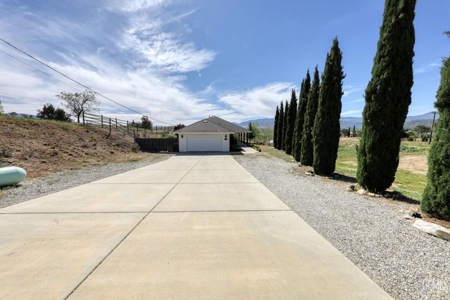 20674 Pinon Canyon Drive, Tehachapi, CA 93561