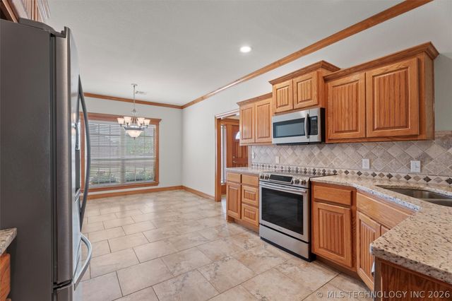 5800 Tower Court, Bartlesville, OK 74006