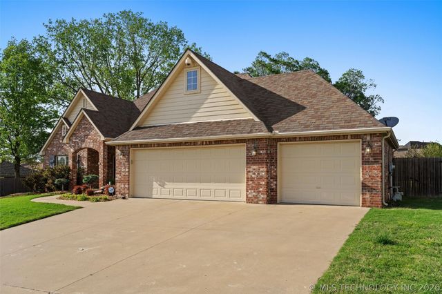 5800 Tower Court, Bartlesville, OK 74006