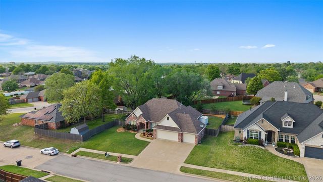 5800 Tower Court, Bartlesville, OK 74006