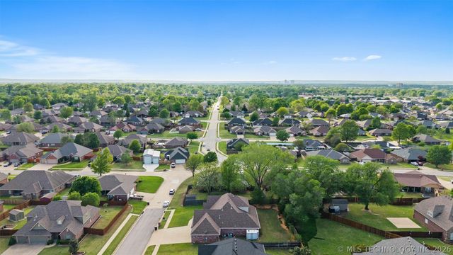 5800 Tower Court, Bartlesville, OK 74006
