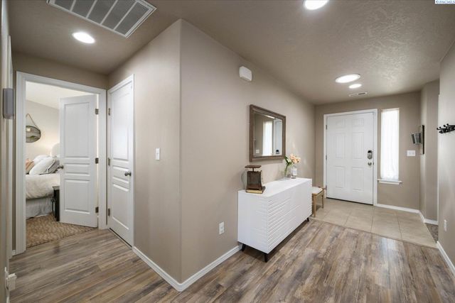 705 S Texas St, Kennewick, WA 99336