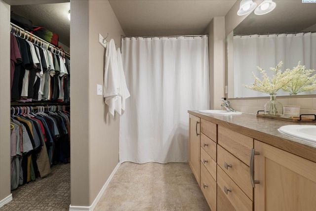 705 S Texas St, Kennewick, WA 99336